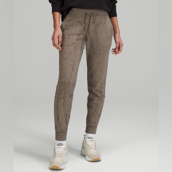 Lululemon Warm Down Jogger 7/8 Length - Picture 1 of 1